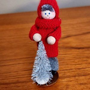 NEW Swallings Sweden Christmas 6" Girl with SILVER Christmas Tree LOGO ON BASE